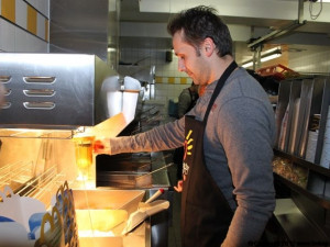 Útočník Ladislav Kohn se stal vrchním obsluhovačem fritézy na hranolky