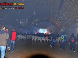 4Improvizovaný sál pro představení