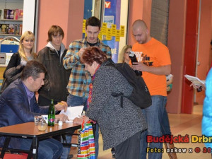 Autogramiáda Tomia Okamury v budějckém IGY Centru