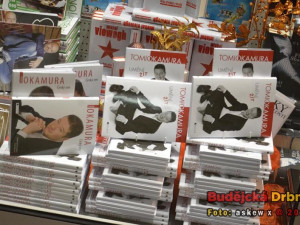 Autogramiáda Tomia Okamury v budějckém IGY Centru