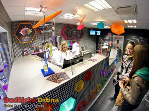 V prodejně se během dne vystřídají desítky zákazníků