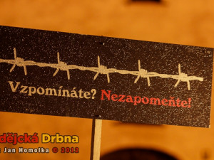 Shromáždění se opět neobešlo bez transparentů