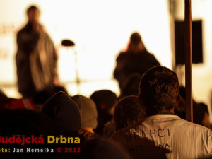 Všichni poslouchali jednotlivé projevy