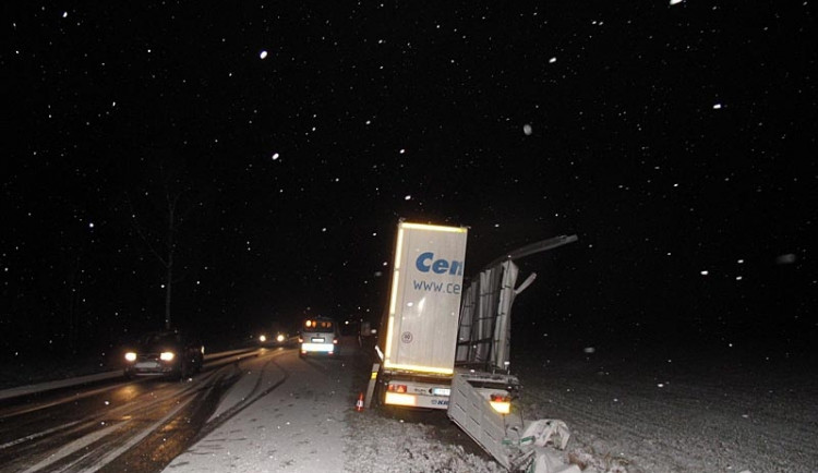 Havarovaný kamion u Sedlce