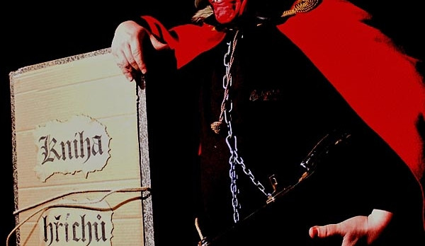 Plešatému čertovi rostly rohy přímo z hlavy