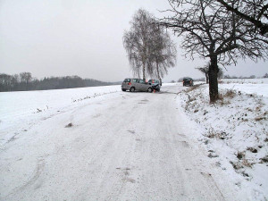 Tato dopravní nehoda si vyžádala dvě lehká zranění