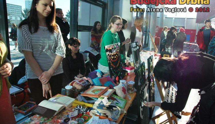 Šikovných lidiček se nesešlo mnoho, ale z jejich výrobků si jistě vybral každý