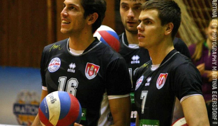 Volejbalisté Jihostroje při zápase v Ústí nad Labem