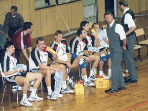 Trenér Milan Žák na lavičce Jihostroje