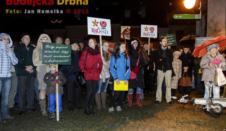 Na Piaristickém náměstí se opět protestovalo