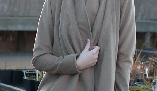 Finalistka Maturantky Roku 2012, Budějčanda Nikola Franková, v kabátu z nové kolekce návrhářky Moniky Zahradníkové