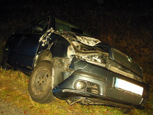 Škoda Fabia skončila u Šalmanovic na střeše