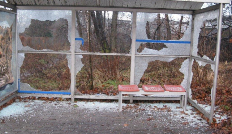 Přístřešek stanice U Severní zastávky na Pražské třídě