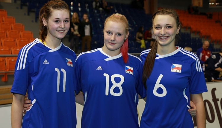 Volejbalistky Jihostroje v národním týmu Lucie Nová, Anežka Sebroňová a Karolína Vaňková