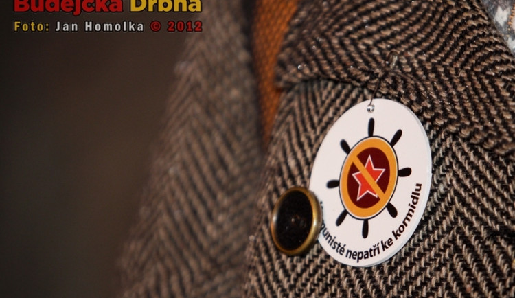 Komunisté nepatří ke kormidlu