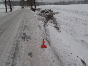 Středeční nehoda Peugeotu 205 u Zvíkova