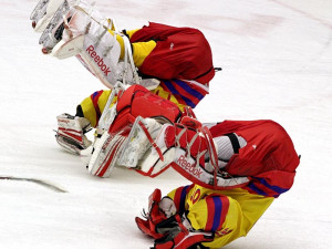Tradiční rituál domácích gólmanů po vítězném utkání