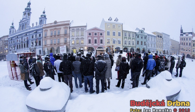 Protestní shromáždění proti zástupcům KSČM v radě Jihočeského kraje