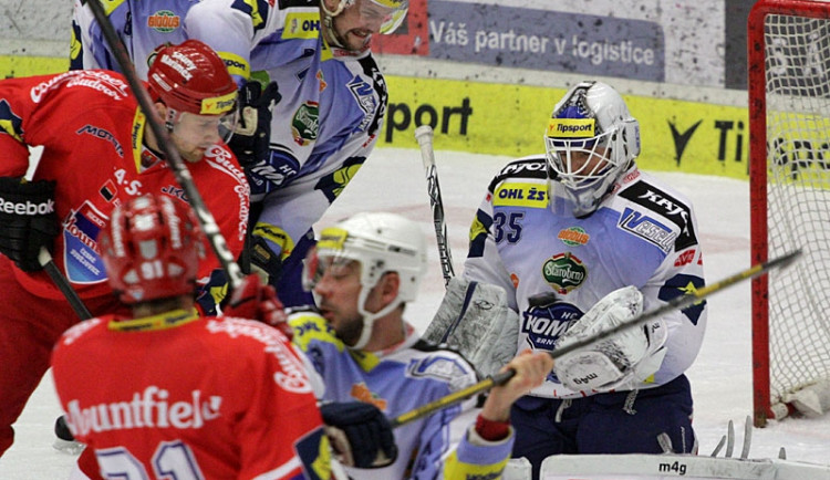 Jiří Trvaj likviduje jeden ze slibných pokusů domácího celku