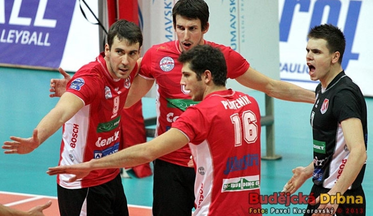 Pokud se budou hráči Jihostroje zítra radovat, určitě to bude bez zraněného Petera Pláteníka