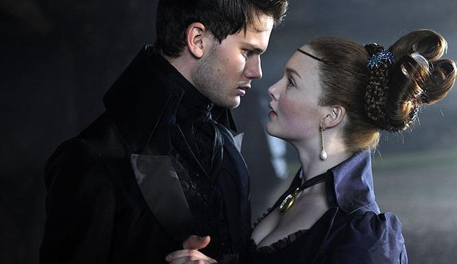 Jeremy Irvine a Holliday Grainger