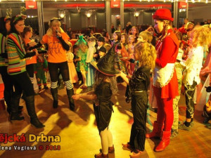 Rozdávaly se bonbony