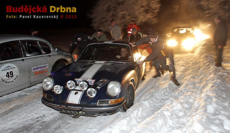 Kopec mezi zemedělská stavení ve Svatém Janu byl pro mnohé účastníky závodu nezdolatelným problémem