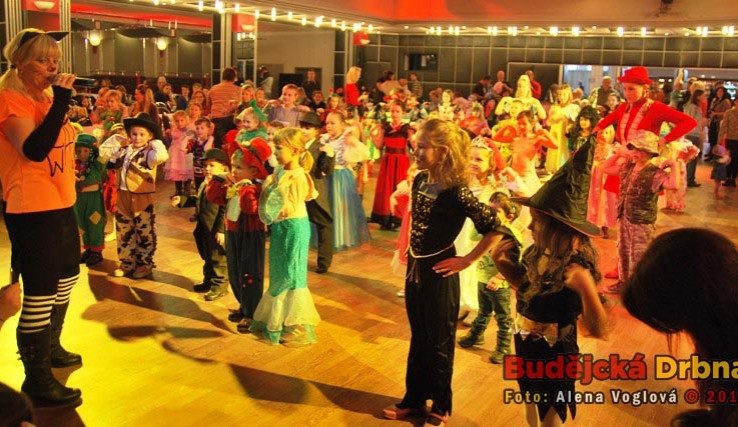 Dětský maškarní karneval v Metropolu