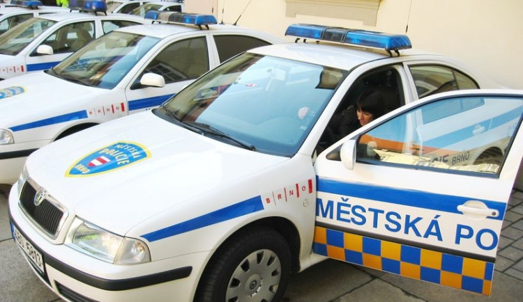 Po Králově Poli chodila v mrazech další nahá žena