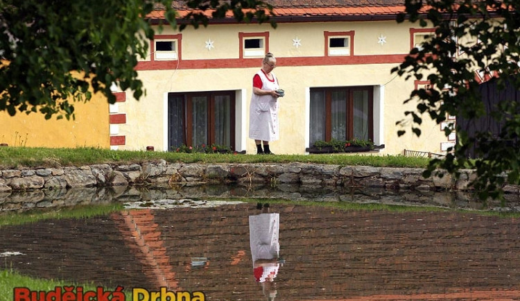 Jana Altmannová při prvním natáčecím dnu filmu Babovřesky v Dobčicích na Budějcku