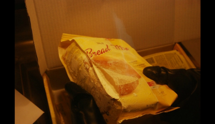 Hasiči zasahovali na poště v protichemických oblecích