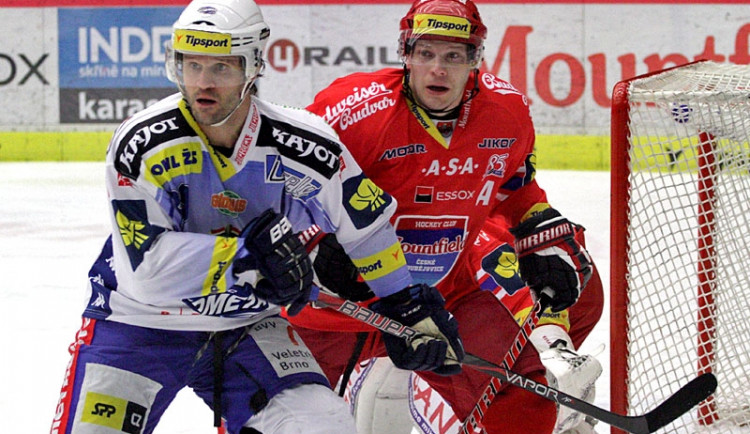 Jeden gól a dvě asistence si v zápase proti Kometě připsal František Ptáček (vpravo s Róbertem Petrovickým)