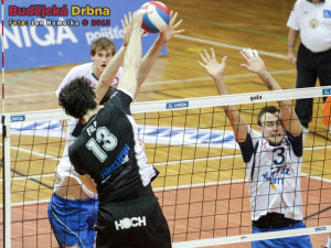 Tomáš Fila smečuje