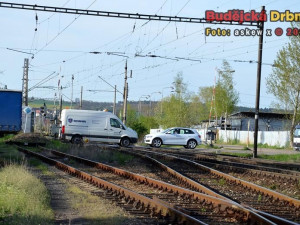 Železniční přejezd v Kněžských Dvorech, pod kterým by měl vést tunel