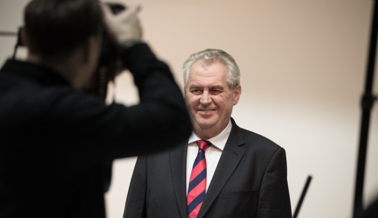 Fotografování oficiálního portrétu Miloše Zemana