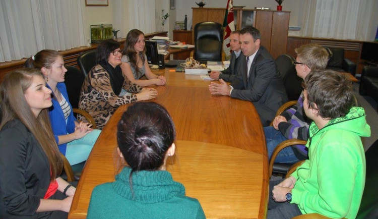 Studenti u hejtmana Jiřího Zimoly