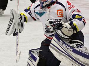 Oporou a nejlepším hráčem Chomutova byl brankář Miroslav Hanuljak