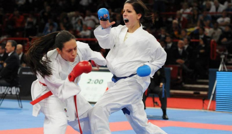 Lucie Veithová (vpravo) na loňském mistrovství světa v Paříži