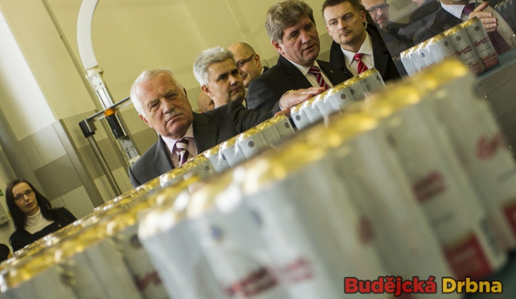 Slavnostní otevření stáčírny plechovkového piva v Budějovickém Budvaru