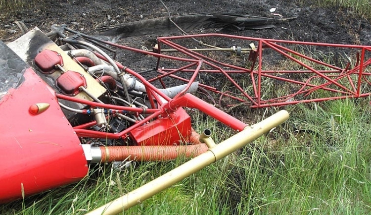 Trosky vrtulníku Safari po tragickém pádu