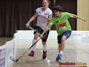 Souboj dvou čtrnáctek Kláry Dudové (vlevo) a Moniky Zamazalové