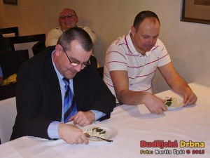 Porotci - šéfkuchař Clarion Congress Hotelu Peter Hoffmann (vlevo) a šéfkuchař Masných krámů Luděk Hauser