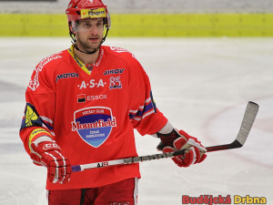 Jednu z největších šancí Mountfieldu měl ve druhé třetině Martin Podlešák, trefil však jenom tyčku Kopřivovy klece