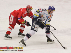 Lukáš Klimek se dostal ve vlastním oslabení do úniku, marně ho stíhal František Ptáček