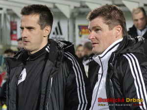Trenérská dvojice Dynama Pavol Švantner a Martin Vozábal (zprava)