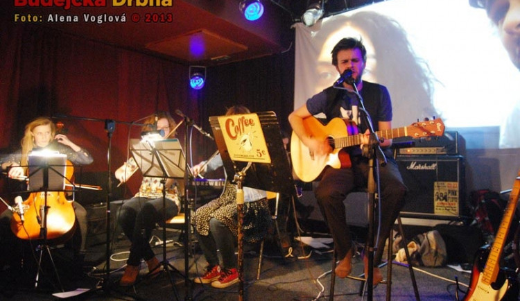 Koncert Strong Coffee v Café Klubu Slavie