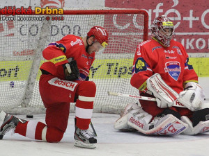 Tihle dva byli u toho, když budějckým hokejistům skončila sezona... Jakub Kovář a Tomáš Harant