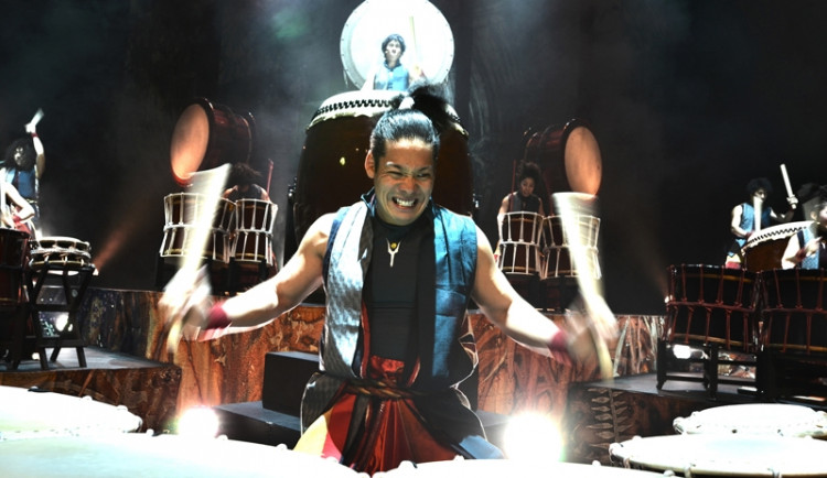 Japonští bubeníci Yamato