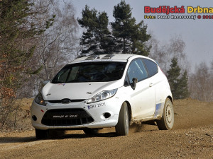Martin Koči testoval mezi Chlumem a Ločenicemi Ford Fiesta R2