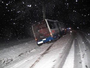 Havarovaný autobus u Trhových Svinů